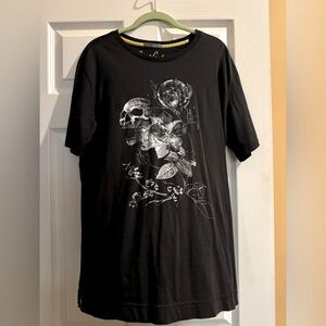 Robert Graham : Black Graphic Skull T-Shirt. Size medium